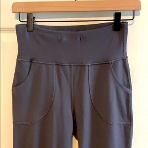 Lululemon Skinny Will Crop in Coal